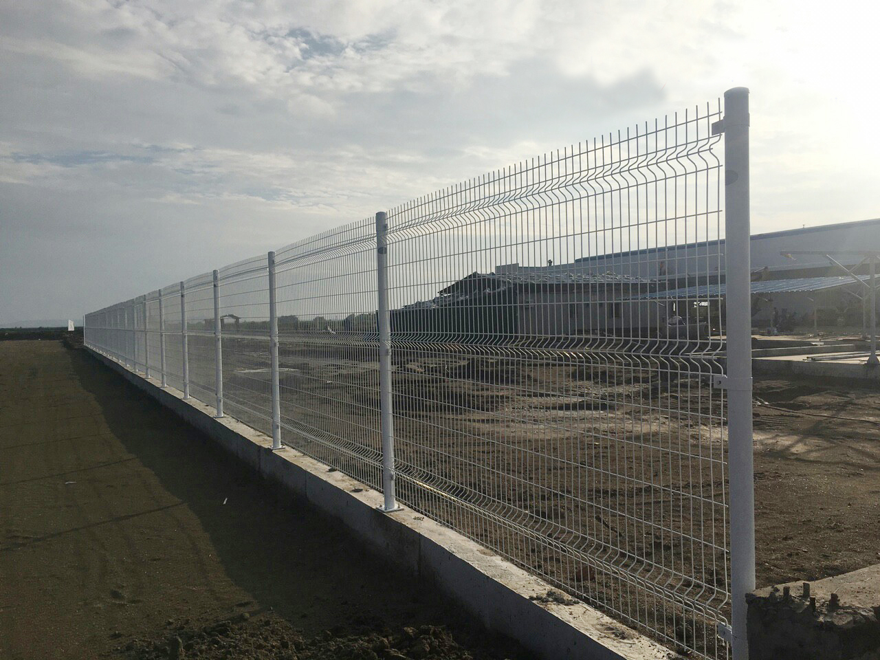 Quy trình thiết kế gia công lắp đặt tường rào tại Làm hàng rào KCN Tân Phú Trung