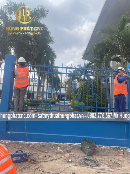 Nhận làm hàng rào sơn tĩnh điện các KCN HCM | Liên Hệ Hotline 0903 775 567 Mr Hùng để được tư vấn và báo giá ngay hôm nay. Nhận làm hàng rào KCN Đồng An