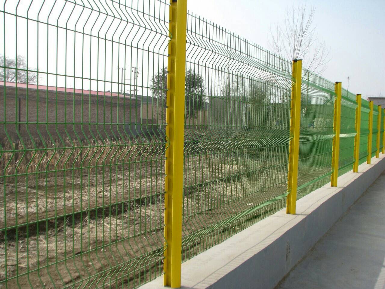 Hàng rào lưới thép hàn KCN Đông Nam | Tìm hiểu chung về hàng rào sắt | Lắp hàng rào khu công ngiệp Đông Nam – Là đơn vị nhiều năm kinh nghiệm trong ngành xây dựng và cơ khí, chúng tôi hiểu rằng hàng rào sắt
