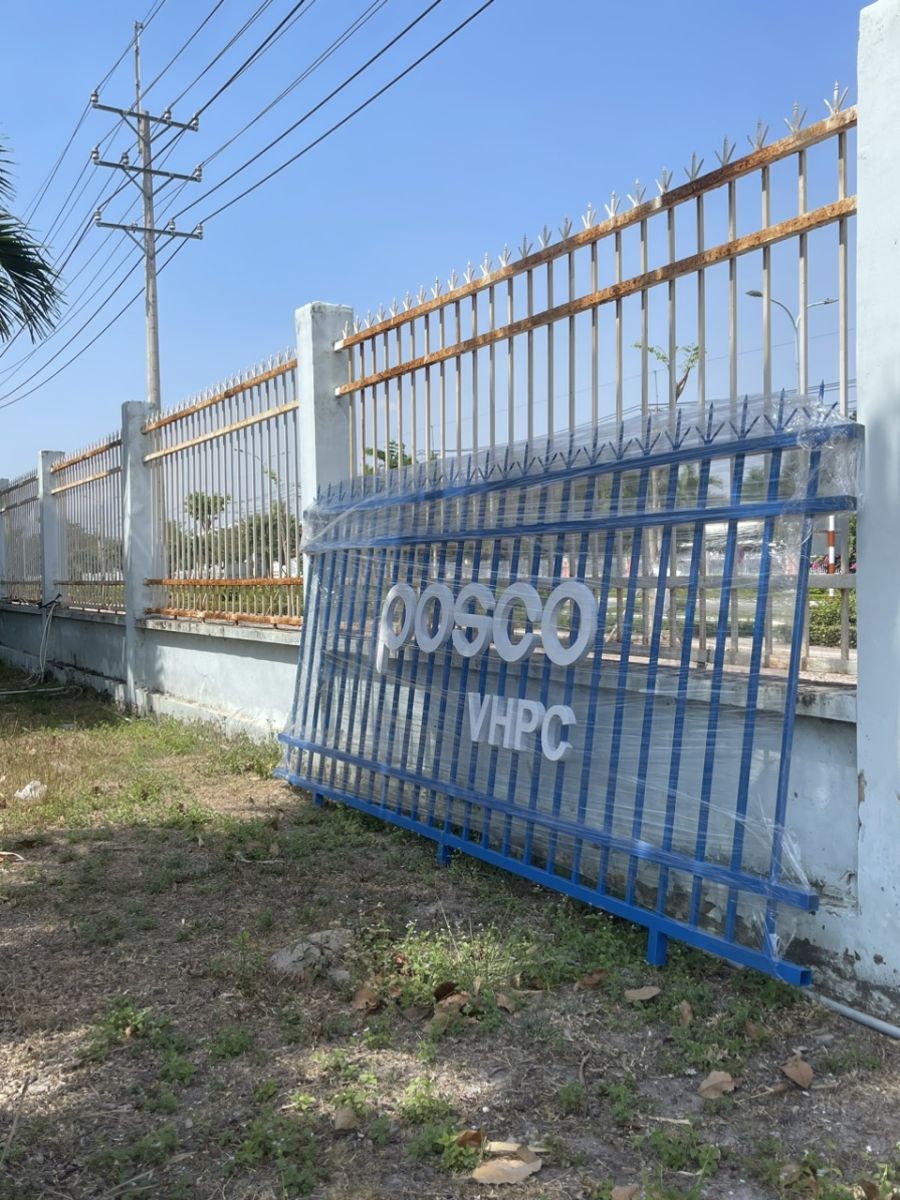 Hàng rào khu công nghiệp ở Đồng nai tìm hiểu về loại hàng rào khu công nghiệp phổ biến trên thị trường hiện nay và những điểm cần lưu ý khi lựa chọn lắp đặt hàng rào.
