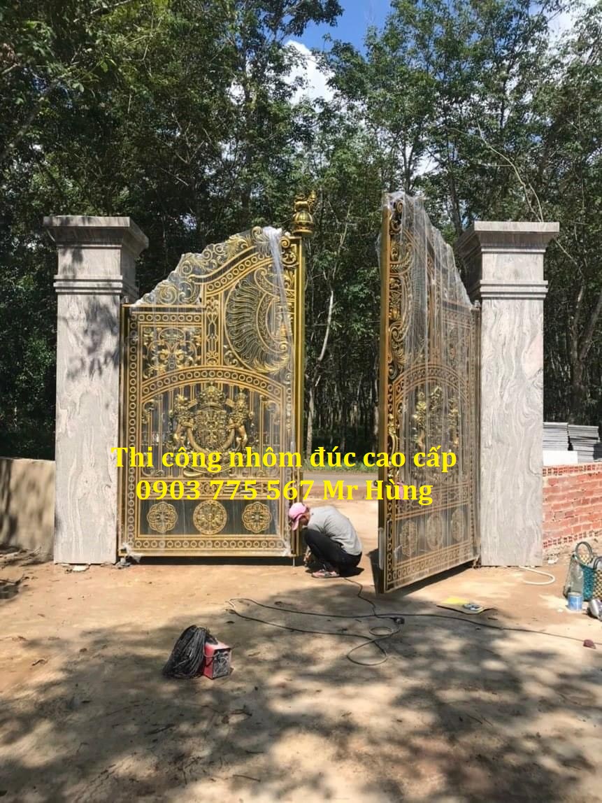 Nhận làm cửa cổng nhôm đúc ở Đà Nẵng
